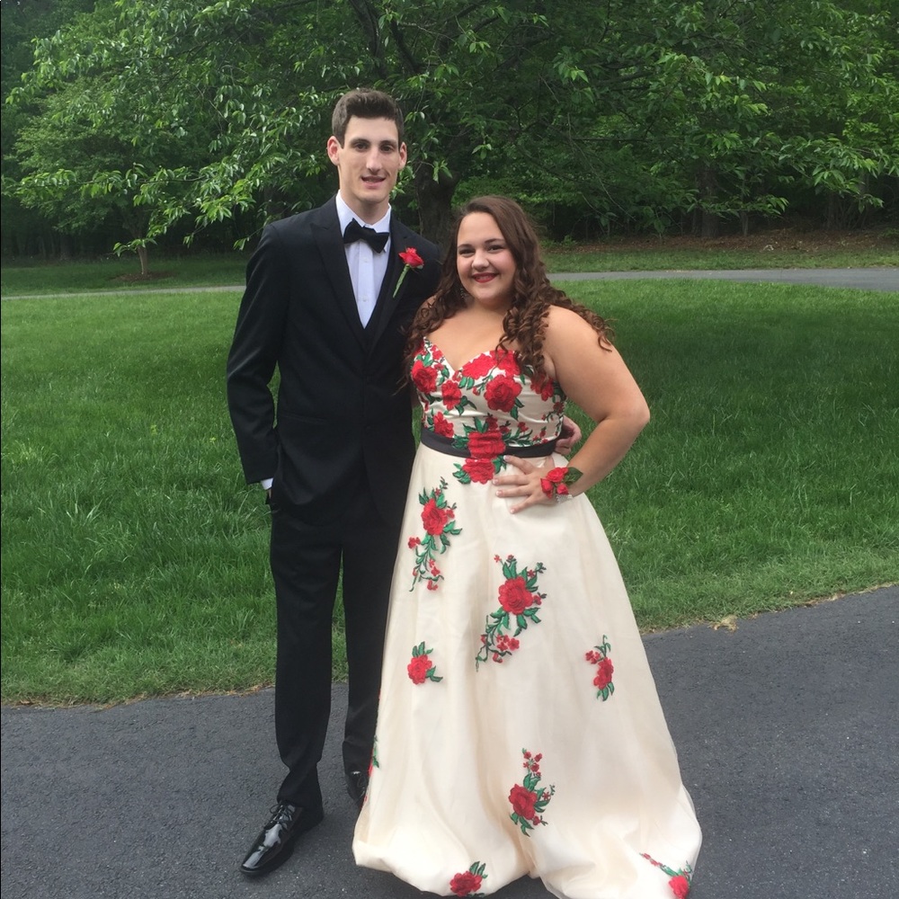 Prom Dress by Sadie Robertson.(Can be for wedding) - Picture 2 of 4